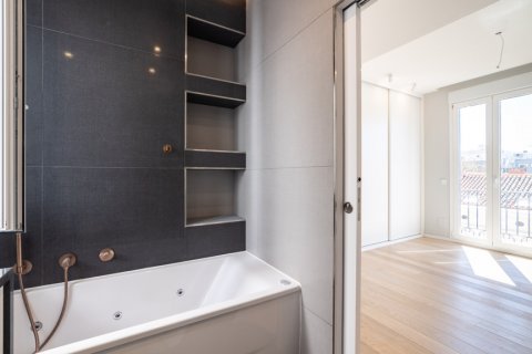 Apartment for rent Madrid, Spain 2 bedrooms, 110 sq.m. No. 117645 - photo 9