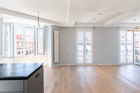 Apartment for rent Madrid, Spain 2 bedrooms, 110 sq.m. No. 117645 - photo 18