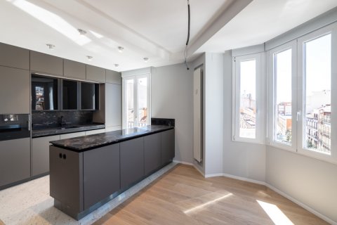 Apartment for rent Madrid, Spain 2 bedrooms, 110 sq.m. No. 117645 - photo 22