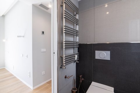 Apartment for rent Madrid, Spain 2 bedrooms, 110 sq.m. No. 117645 - photo 10