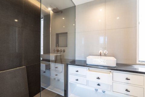 Apartment for rent Madrid, Spain 2 bedrooms, 110 sq.m. No. 117645 - photo 12