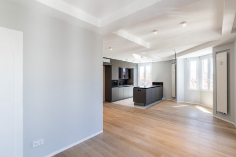 Apartment for rent Madrid, Spain 2 bedrooms, 110 sq.m. No. 117645 - photo 30