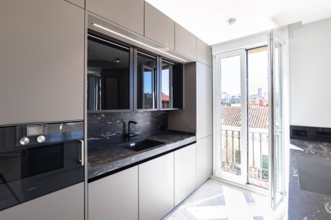 Apartment for rent Madrid, Spain 2 bedrooms, 110 sq.m. No. 117645 - photo 19