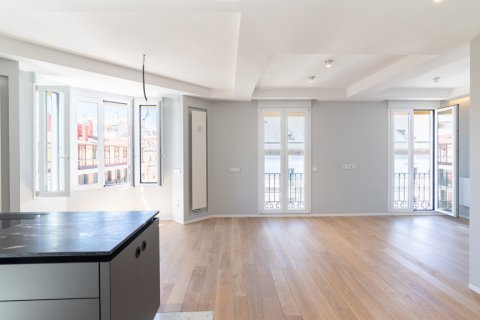 Apartment for rent Madrid, Spain 2 bedrooms, 110 sq.m. No. 117645 - photo 17