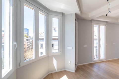 Apartment for rent Madrid, Spain 2 bedrooms, 110 sq.m. No. 117645 - photo 26