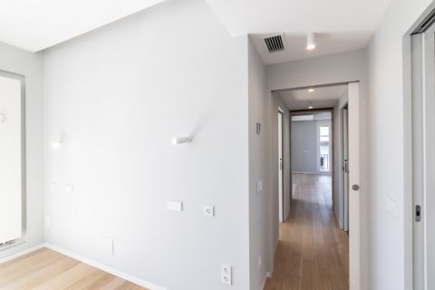 Apartment for rent Madrid, Spain 2 bedrooms, 110 sq.m. No. 117645 - photo 4