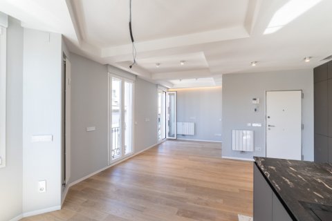 Apartment for rent Madrid, Spain 2 bedrooms, 110 sq.m. No. 117645 - photo 27