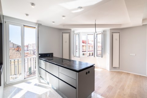 Apartment for rent Madrid, Spain 2 bedrooms, 110 sq.m. No. 117645 - photo 1