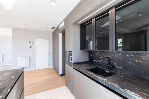 Apartment for rent Madrid, Spain 2 bedrooms, 110 sq.m. No. 117645 - photo 20