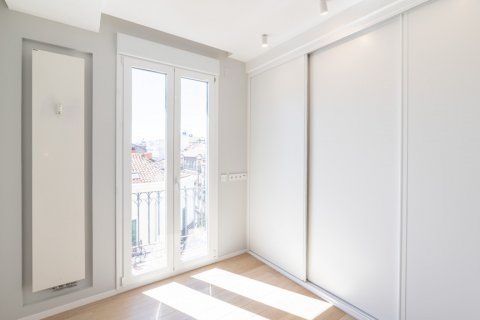 Apartment for rent Madrid, Spain 2 bedrooms, 110 sq.m. No. 117645 - photo 16