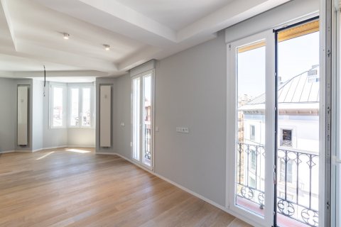 Apartment for rent Madrid, Spain 2 bedrooms, 110 sq.m. No. 117645 - photo 29