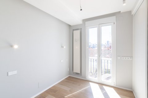 Apartment for rent Madrid, Spain 2 bedrooms, 110 sq.m. No. 117645 - photo 13
