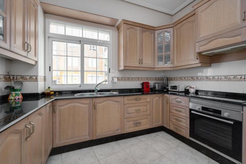Продажа квартиры Торревьеха, Аликанте, Испания 4 спальни, 146м2 №139831 - фото 13