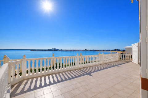 Apartment in Torrevieja, Alicante, Spain 4 bedrooms, 146 sq.m. No. 139831