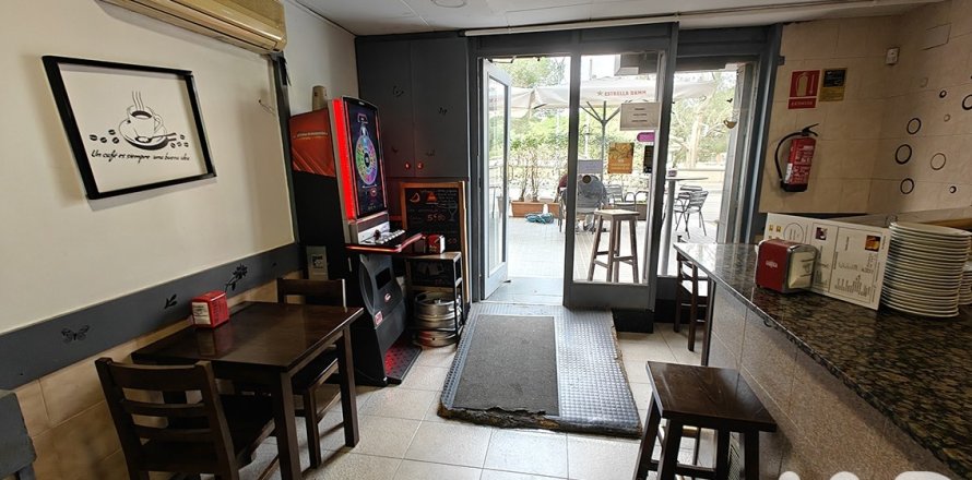 Cafe / restaurant à Barcelona, Espagne 113 m2 No. 173000