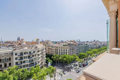 Apartamento en venta en Barcelona, España 4 dormitorios, No. 141298 - foto 2