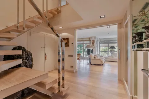 Apartamento en venta en Barcelona, España 4 dormitorios, No. 141297 - foto 11