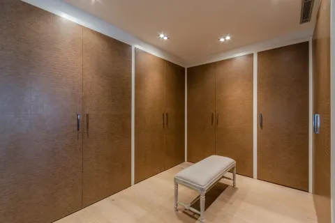 Apartamento en venta en Barcelona, España 4 dormitorios, No. 141297 - foto 15