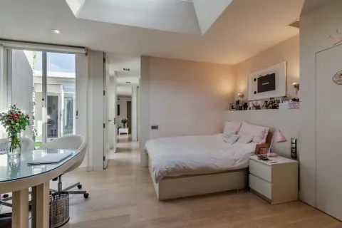 Apartamento en venta en Barcelona, España 4 dormitorios, No. 141297 - foto 21