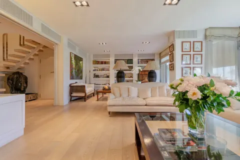 Apartamento en venta en Barcelona, España 4 dormitorios, No. 141297 - foto 8