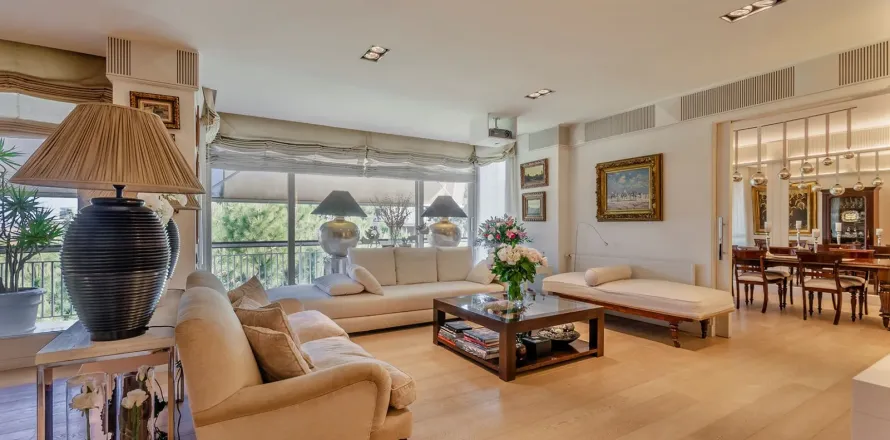 Apartamento en Barcelona, España 4 dormitorios, No. 141297