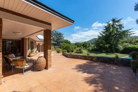 Сasa en venta en Montornès del Vallès, Barcelona, España 5 dormitorios, No. 141300 - foto 4