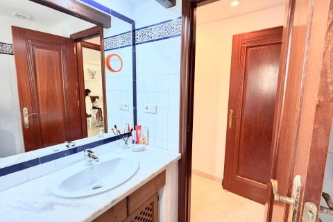 Apartment for sale in Torrevieja, Alicante, Spain 1 bedroom, 106 sq.m. No. 168271 - photo 18