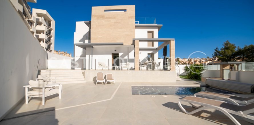 Villa a Villamartin, Alicante, Spagna 4 camere da letto, 148 mq. N° 154815