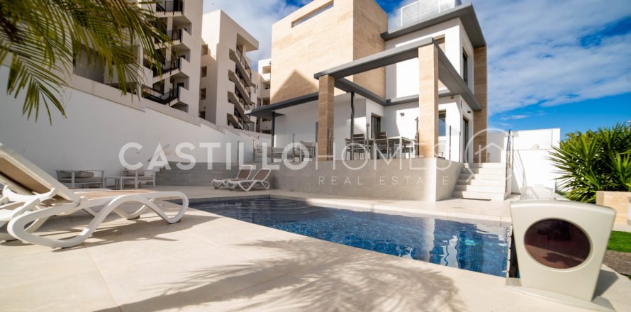 Villa en Villamartin, Alicante, España 4 dormitorios, 148 m2 No. 154815