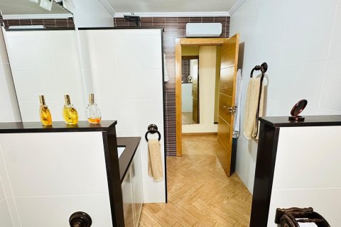 Apartment for sale in Torrevieja, Alicante, Spain 3 bedrooms, 145 sq.m. No. 142512 - photo 19