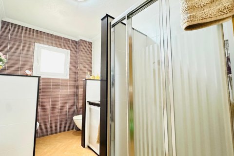 Apartment for sale in Torrevieja, Alicante, Spain 3 bedrooms, 145 sq.m. No. 142512 - photo 18