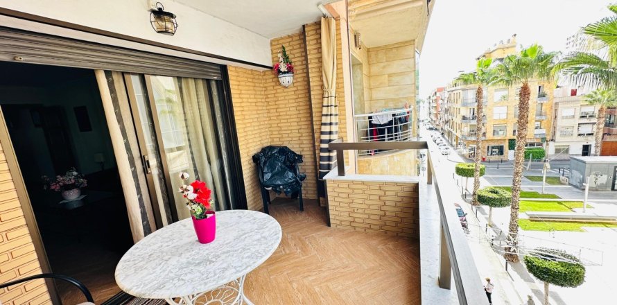 Apartment in Torrevieja, Alicante, Spain 3 bedrooms, 145 sq.m. No. 142512