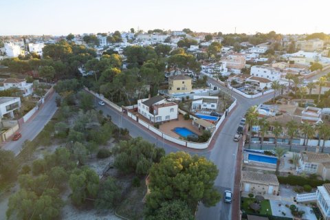 Huvila myytävänä Los Balcones, Alicante, Espanja, 7 makuuhuonetta, 312 m2 No. 142510 - kuva 1