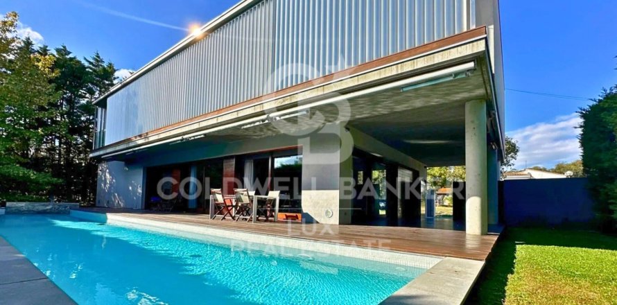 Casa a Figueres, Girona, Spagna 4 camere da letto, 374 mq. N° 160271