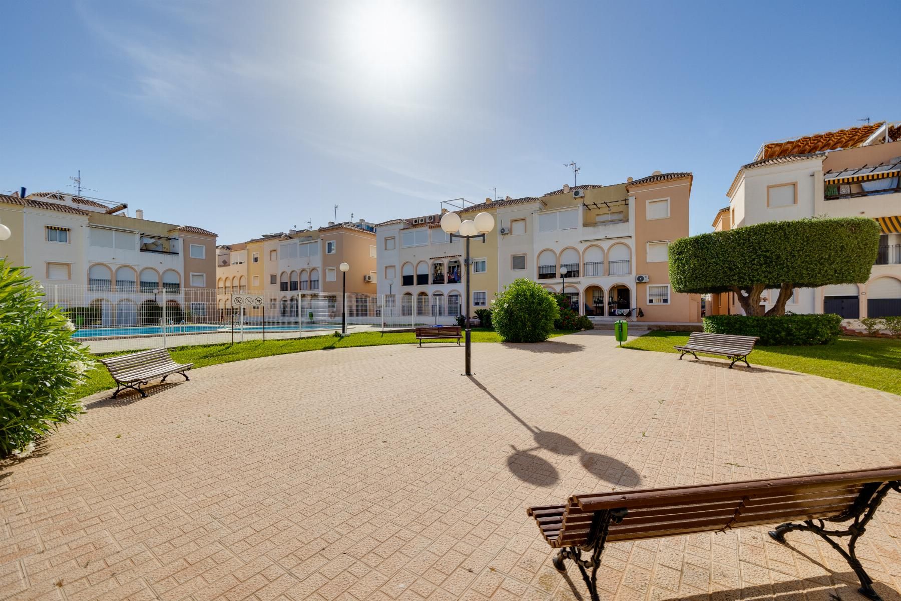 Bungalow in Torrevieja, Alicante, Spain 60 sq.m. No. 183061