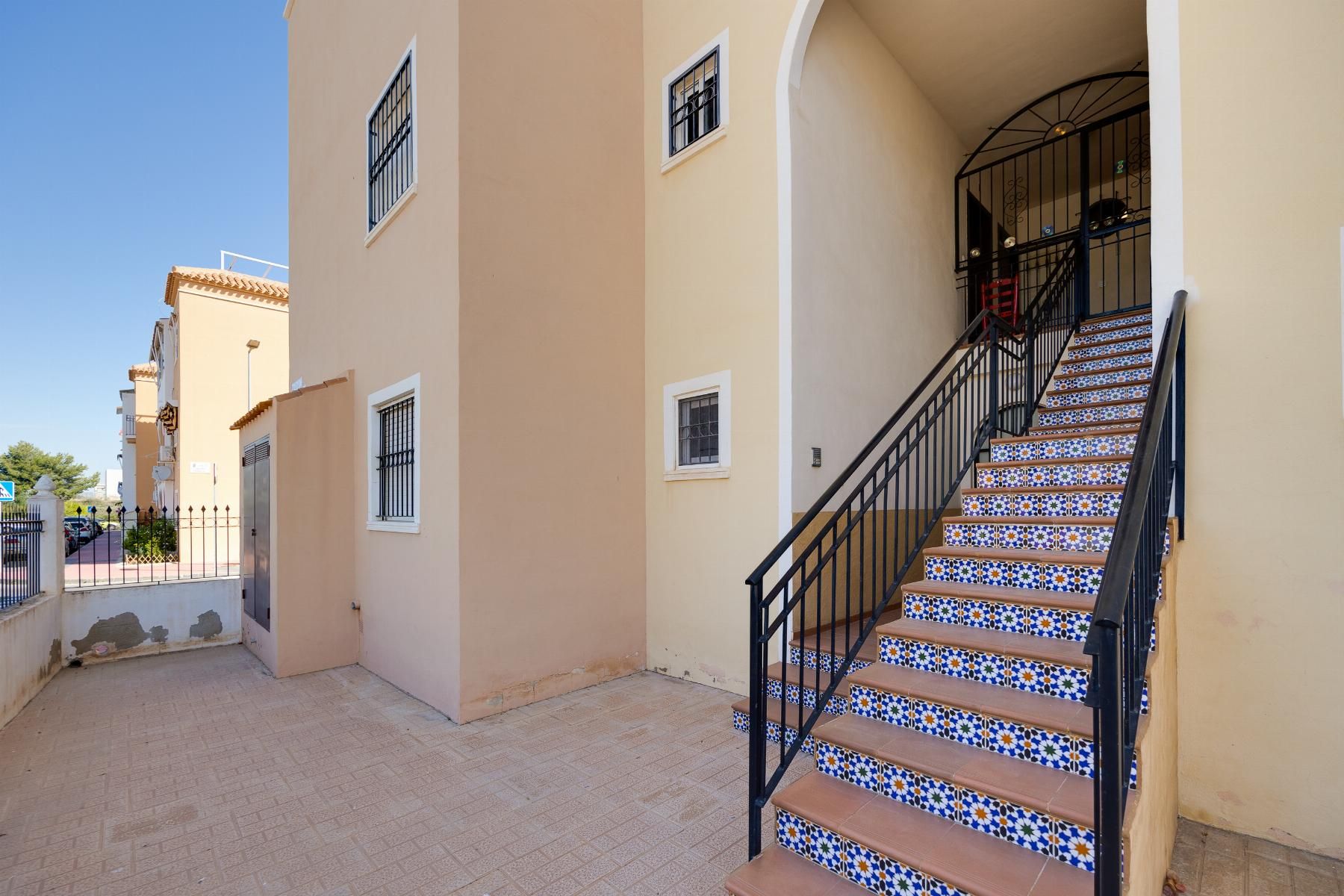 Bungalow in Torrevieja, Alicante, Spain 60 sq.m. No. 183061