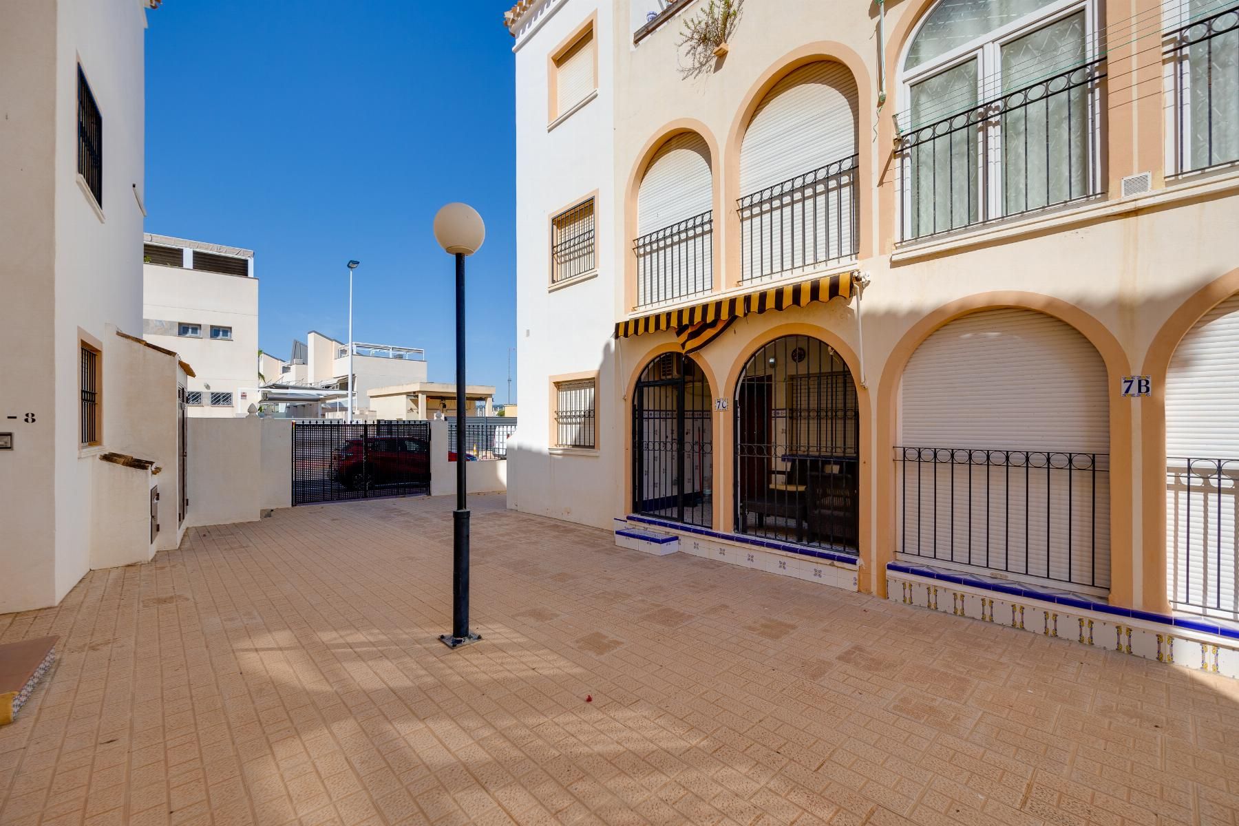 Bungalow in Torrevieja, Alicante, Spain 60 sq.m. No. 183061