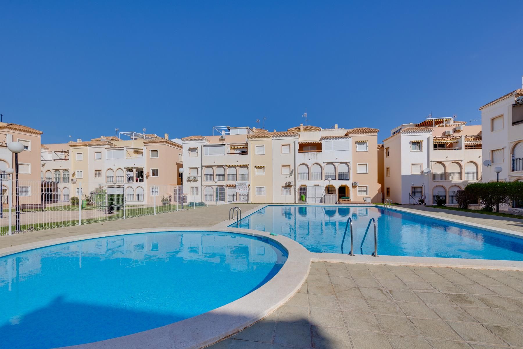 Bungalow in Torrevieja, Alicante, Spain 60 sq.m. No. 183061
