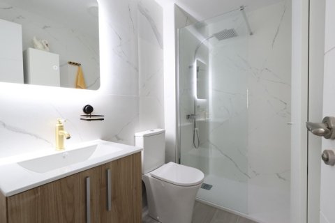 Bungalow for sale in Torrevieja, Alicante, Spain 1 bedroom, 50 sq.m. No. 183063 - photo 9