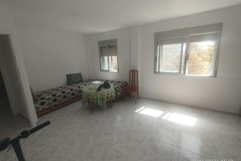 Продажа квартиры в Аликанте, Испания 2 спальни, 76м2 №183066 - фото 2