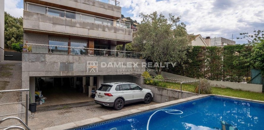 Dom w Blanes, Girona, Hiszpania 7 sypialni, 504 mkw. nr 177053