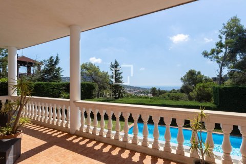 Villa for sale in Cabrils, Barcelona, Spain 5 bedrooms, 501 sq.m. No. 150388 - photo 4