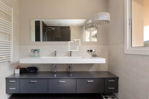 Villa for sale in Cabrils, Barcelona, Spain 5 bedrooms, 501 sq.m. No. 150388 - photo 12