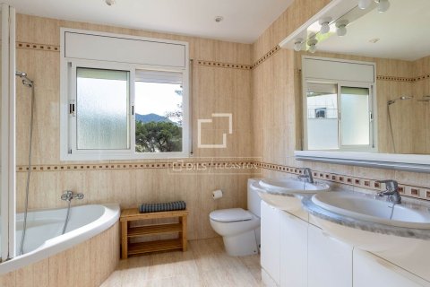 Villa for sale in Cabrils, Barcelona, Spain 5 bedrooms, 501 sq.m. No. 150388 - photo 30