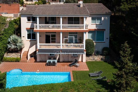 Villa in Cabrils, Barcelona, Spain 5 bedrooms, 501 sq.m. No. 150388