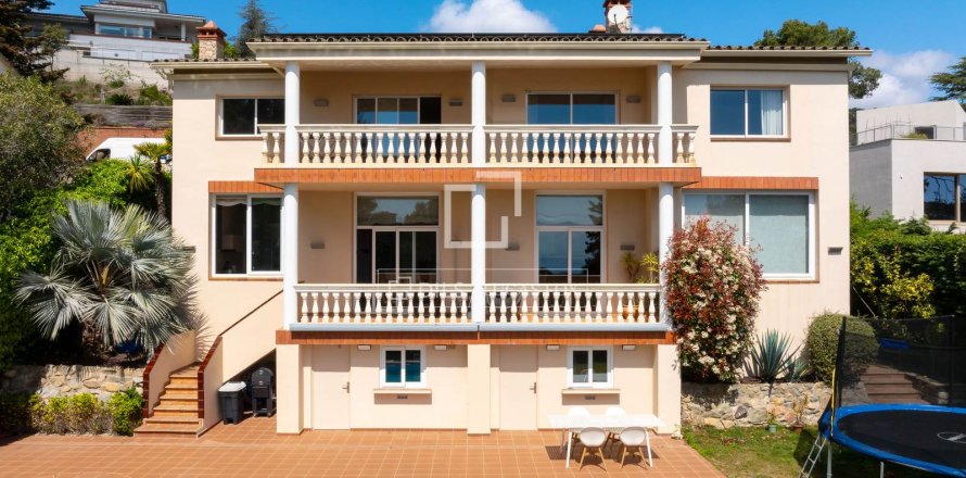 Villa i Cabrils, Barcelona, Spanien 5 sovrum, 501 kvm. Nr. 150388