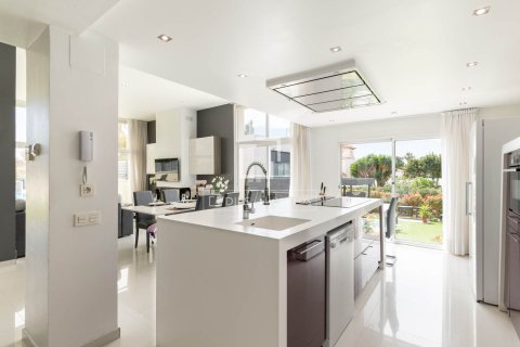 Villa in vendita a Castelldefels, Barcelona, Spagna 8 camere da letto, 475 mq. N° 150386 - foto 15