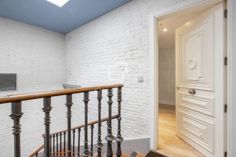 Penthouse à vendre à Barcelona, Espagne, 2 chambres, 77 m2 No. 150384 - photo 27