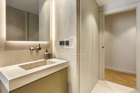 Apartment à vendre à Barcelona, Espagne, 2 chambres, 85 m2 No. 150387 - photo 15