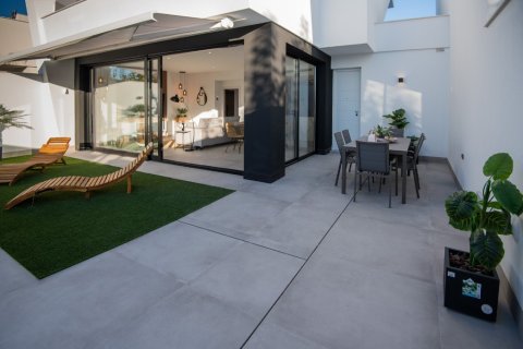 Kaupunkipientalo myytävänä Alicante, Espanja, 3 makuuhuonetta, 220 m2 No. 145103 - kuva 27